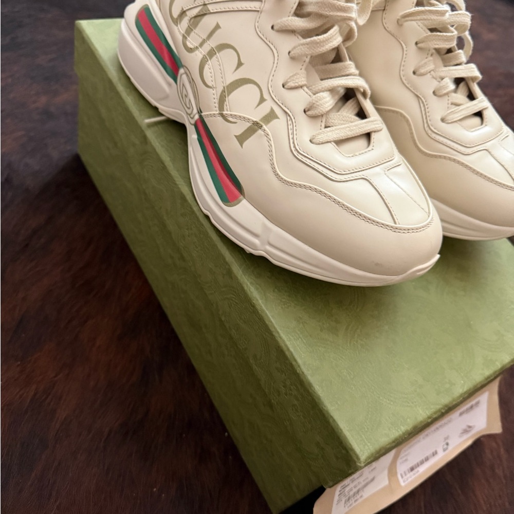 Gucci Beige Sneakers with Logo Accent - Picture 4 of 5